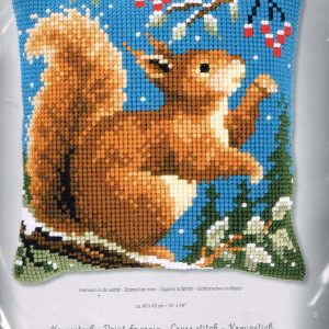 VERVACO BORDUURPAKKET KUSSEN, EEKHOORN IN DE WINTER 052