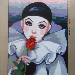 VOORBEDRUKT BORDUURSTRAMIEN , PIERROT met RODE ROOS 6003