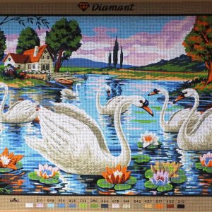 AANBIEDING ZEER GROOT VOORBEDRUKT BORDUURSTRAMIEN, LANDSCHAP met ZWANEN 915