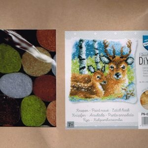 AANBIEDING VERVACO KNOOPPAKKET (SMYRNA) KUSSEN, HERTEN IN DE SNEEUW