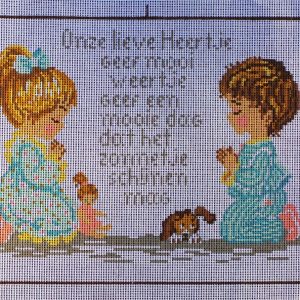 SEGG VOORBEDRUKT BORDUURSTRAMIEN, 2 BIDDENDE KINDEREN, ONZE LIEVE HEERTJE
