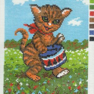 VOORBEDRUK BORDUURSTRAMIEN ,POES met TROMMEL