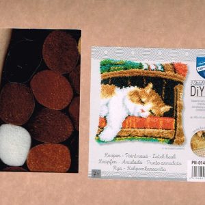 SALE VERVACO KNOOPPAKKET (SMYRNA) KUSSEN, SLAPENDE KAT OP BOEKENREK