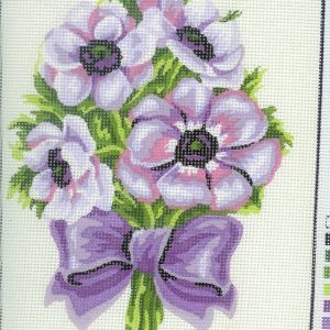 VOORBEDRUKT BORDUURSTRAMIEN, BOUQUET PAARSE BLOEMEN 6239