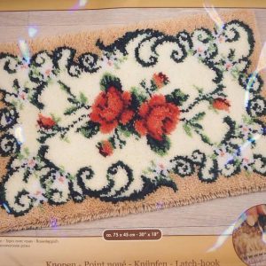 VERVACO KNOOPPAKKET (SMYRNA) KLEEDJE, KLASSIEK met ROZEN oude prijs