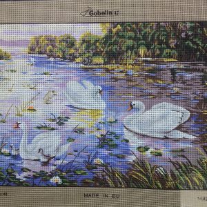 VOORBEDRUKT BORDUURSTRAMIEN , LANDSCHAP met ZWANEN 820