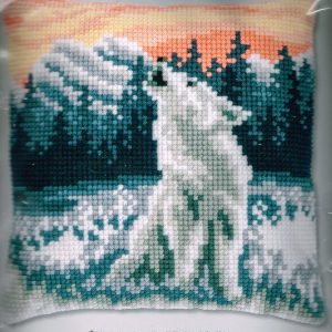 VERVACO BORDUURPAKKET KUSSEN, WOLF IN DE WINTER 518